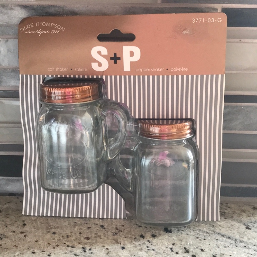 Salt and pepper shaker